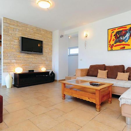 5 Bedroom Amazing Home In Debeljak ภายนอก รูปภาพ