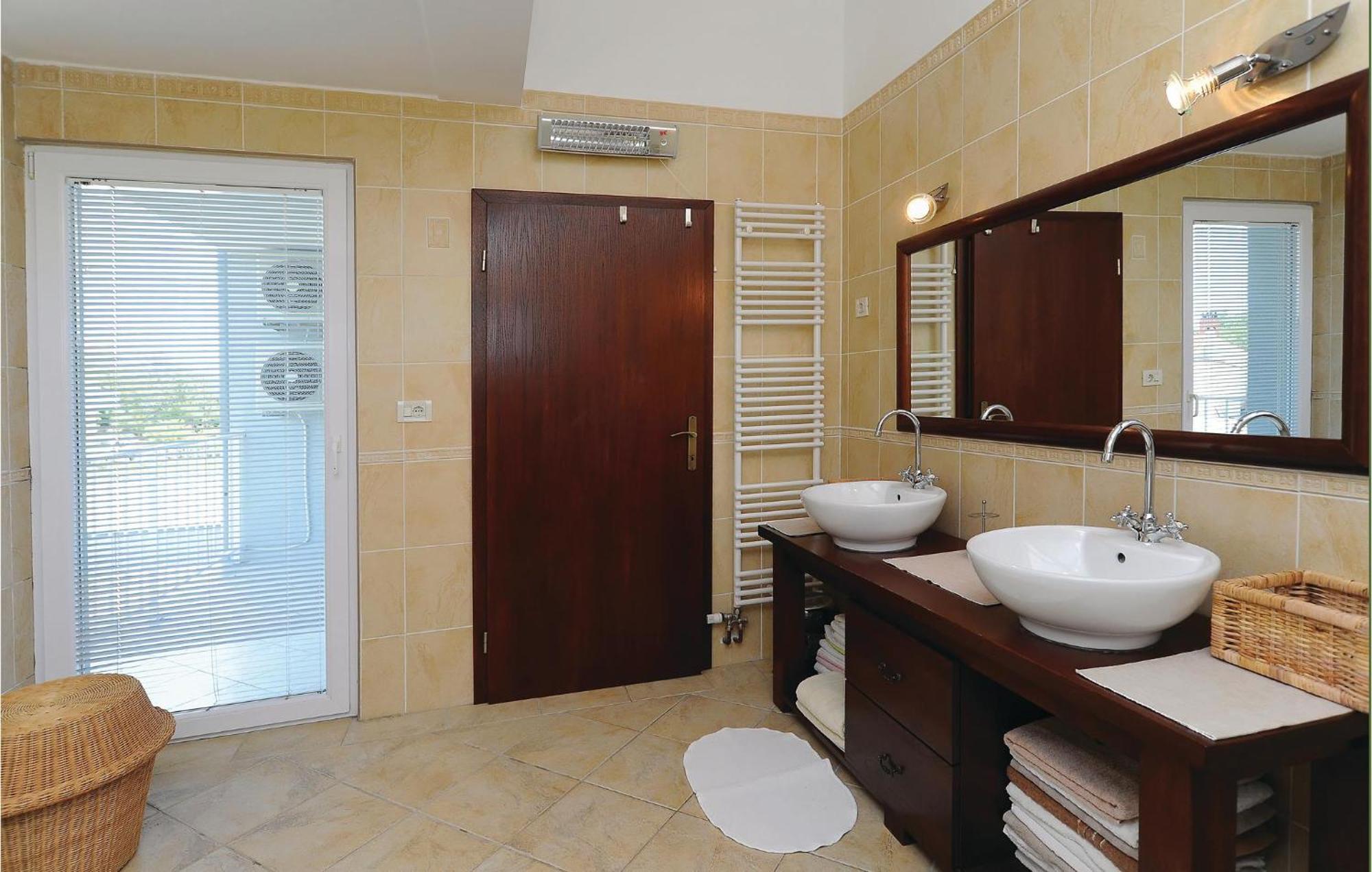 5 Bedroom Amazing Home In Debeljak ภายนอก รูปภาพ