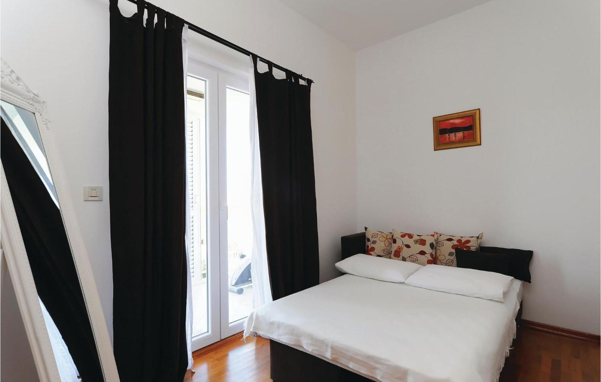 5 Bedroom Amazing Home In Debeljak ภายนอก รูปภาพ